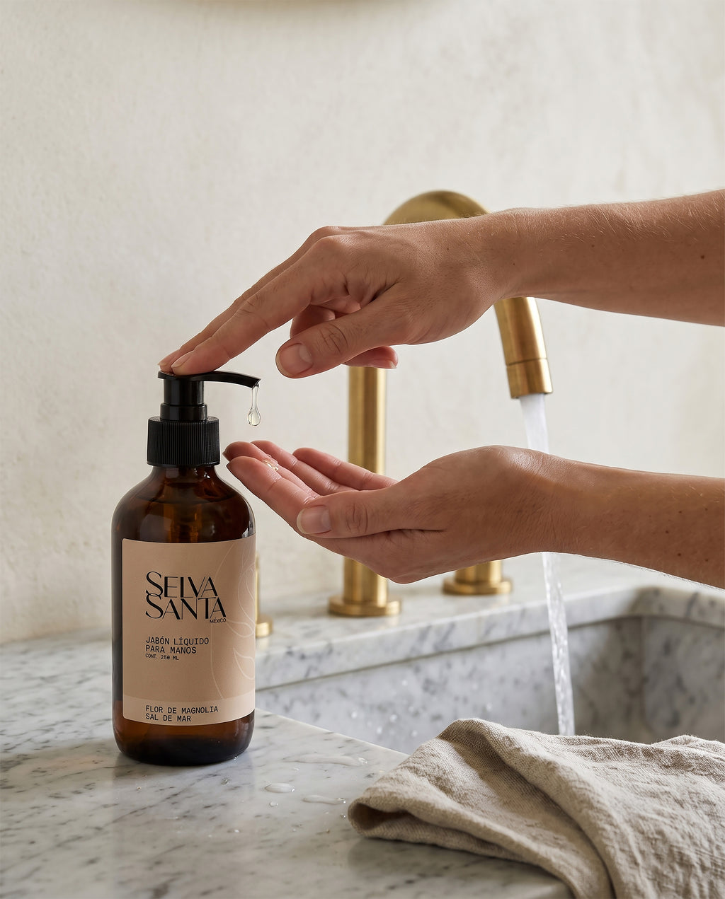 Liquid Hand Soap Flor de Magnolia y Sal de Mar 250ml